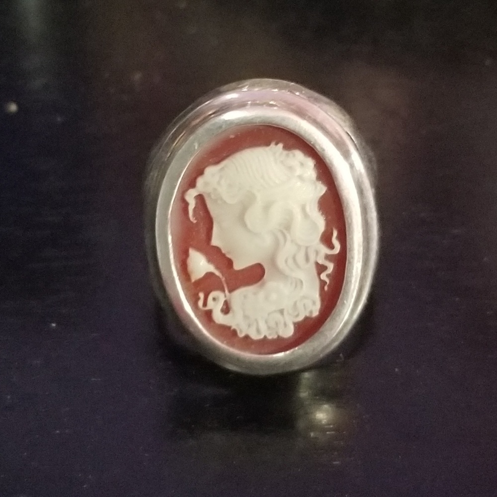 VINTAGE CAMEO RING
